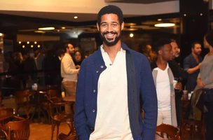 Alfred Enoch (Foto: Alexandre Virgilio)