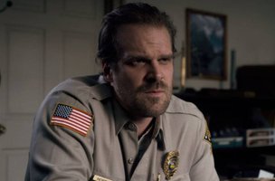 David Harbour como "Jim Hopper" em Stranger Things (Foto: Netflix/Divulgação)