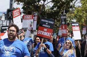 Protesto da greve dos roteiristas de Hollywood (Foto: RODIN ECKENROTH GETTY IMAGES VIA AFP)