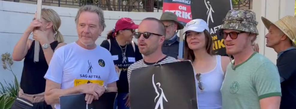 Elenco de Breaking Bad em protesto da greve dos atores e roteiristas