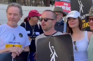 Elenco de Breaking Bad em protesto da greve dos atores e roteiristas (Foto: The Hollywood Reporter/Twitter/Reprodução)